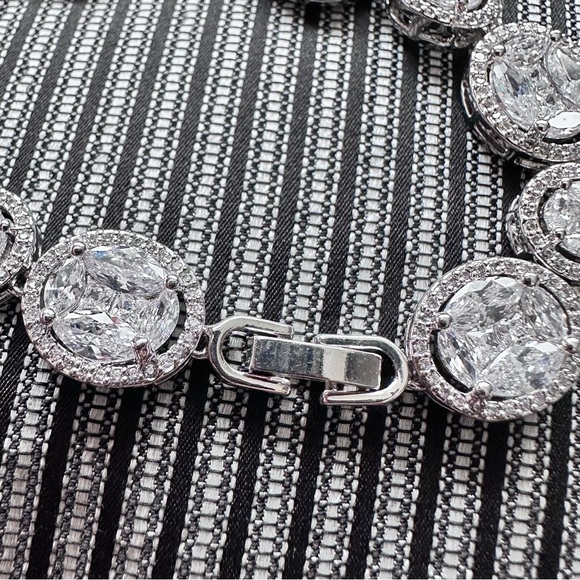 Silver Crystal Bracelet with round and oval cut stones 6-7 4343 - Picture 5 of 8